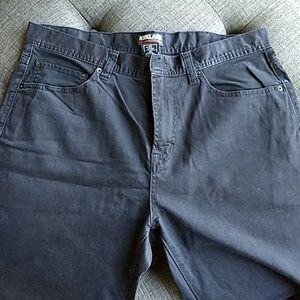 Mens Kirkland casual twill pants. Black.